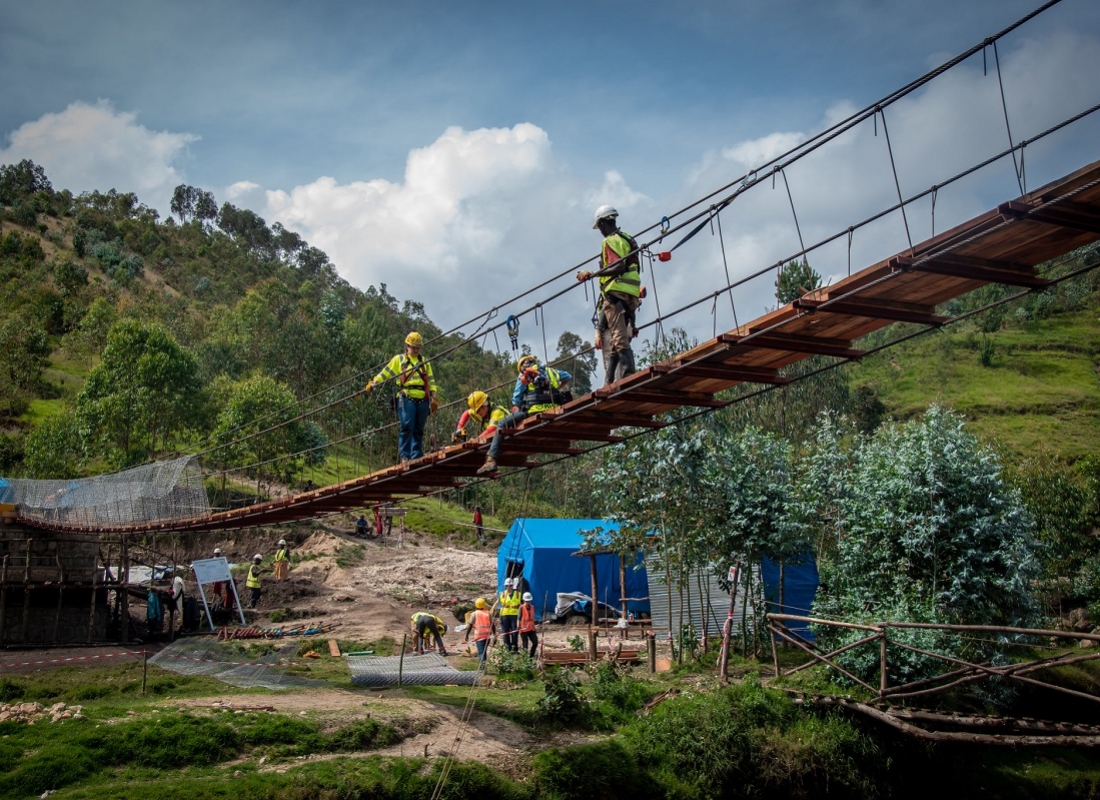 Ricevitori GNSS e stazioni totali Topcon diretti in Africa in favore dell’organizzazione "Bridges to Prosperity"
