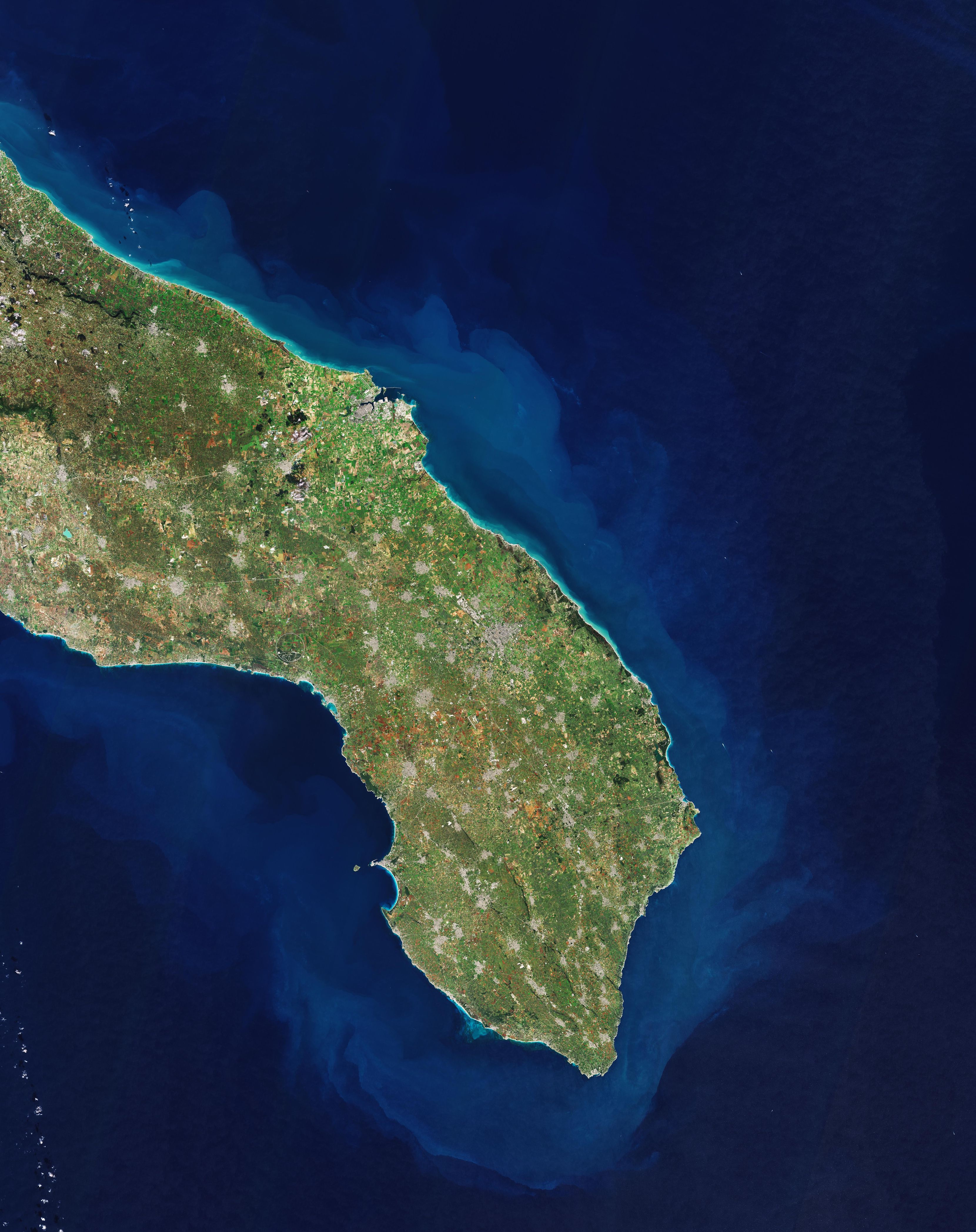 ESA - Immagine della settimana:  Puglia, Italia (05 giugno 2022)