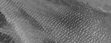 ESA - Immagine della settimana: Dune cantanti e laghi misteriosi (07 dicembre 2025)