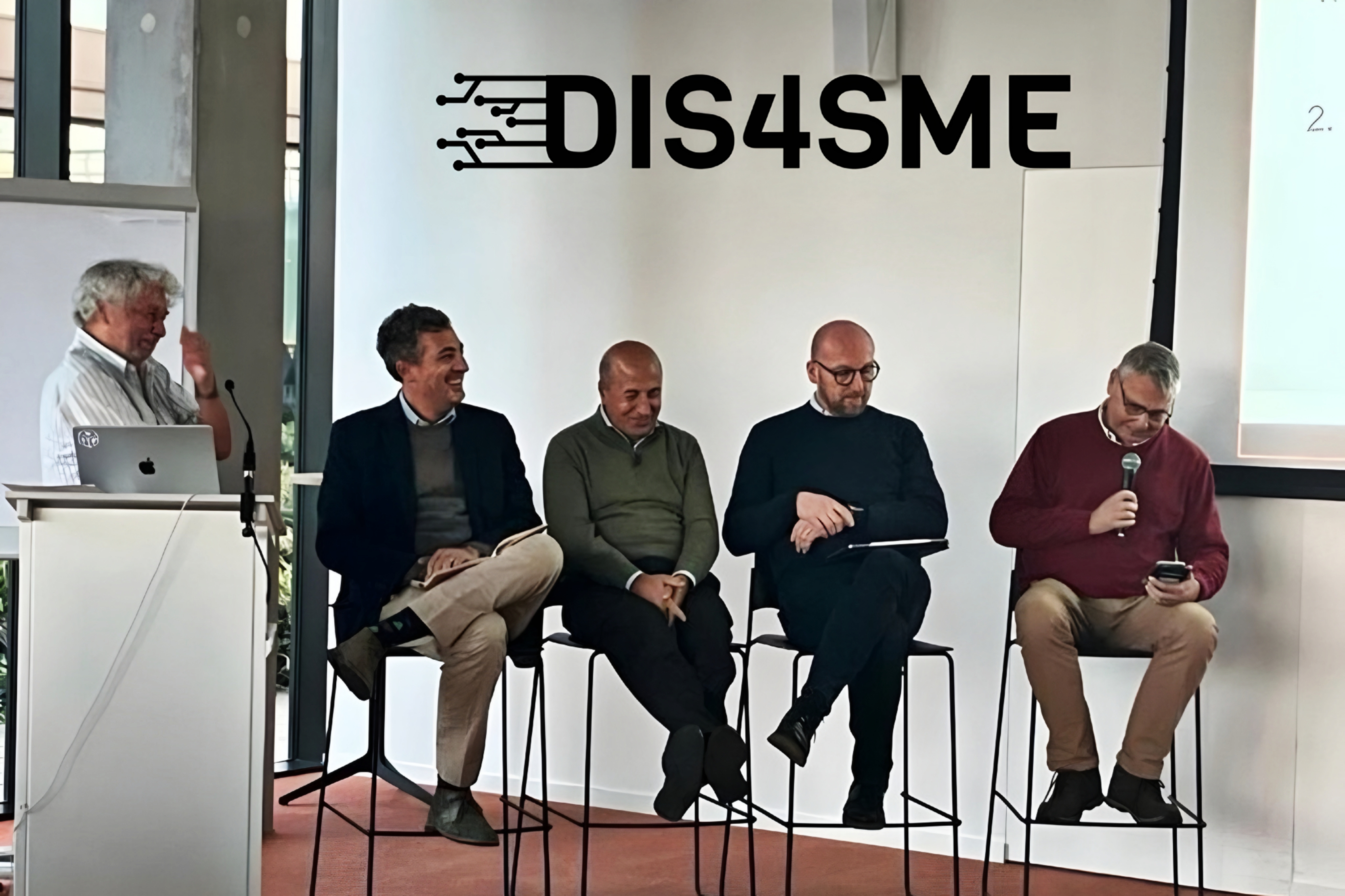 Competenze digitali e interoperabilità dei dati: a Bruxelles l’evento finale del progetto DIS4SME riunisce oltre 80 partecipanti