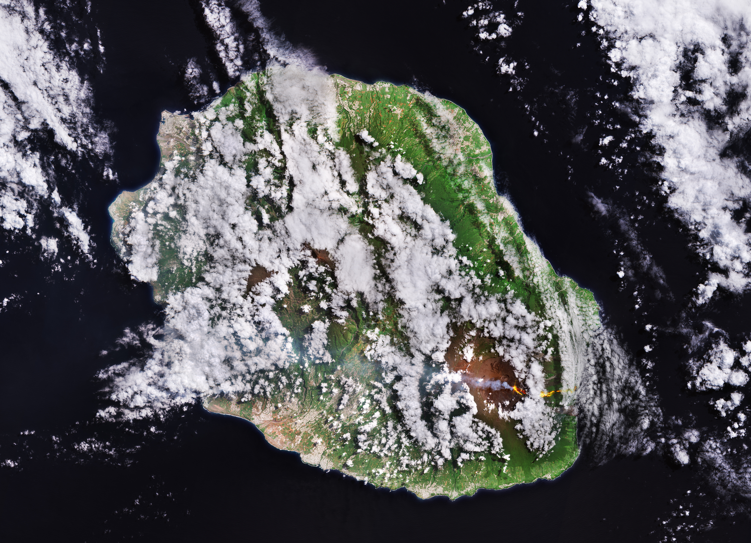 ESA - Immagine della settimana: Flusso lavico sull'isola di Réunion (13 aprile 2026)